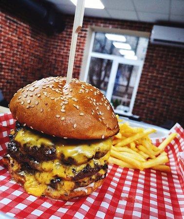 Nechupara Burger Pub